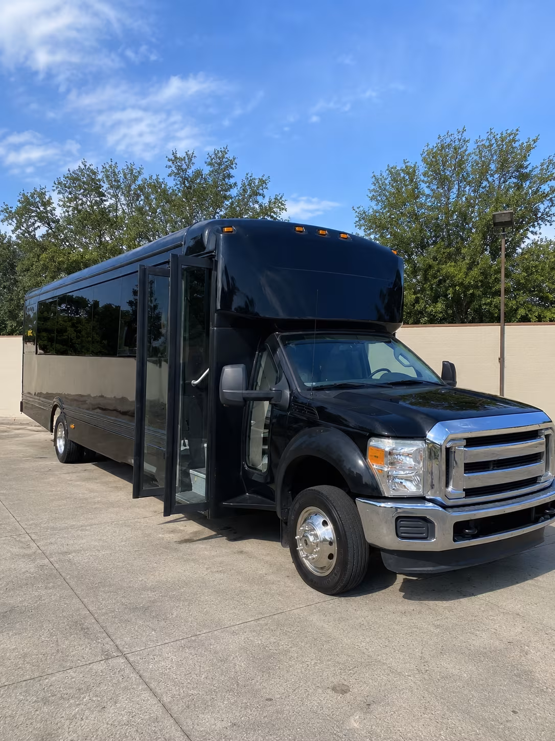 burleson 20 passenger party bus